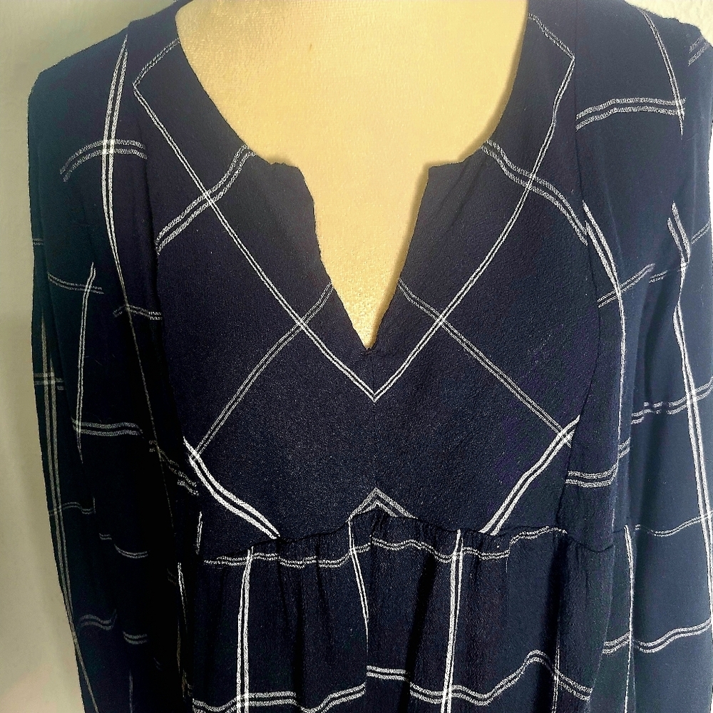 Old Navy Black & White Plaid Longsleeve Blouse, Size Medium - Picture 3 of 9